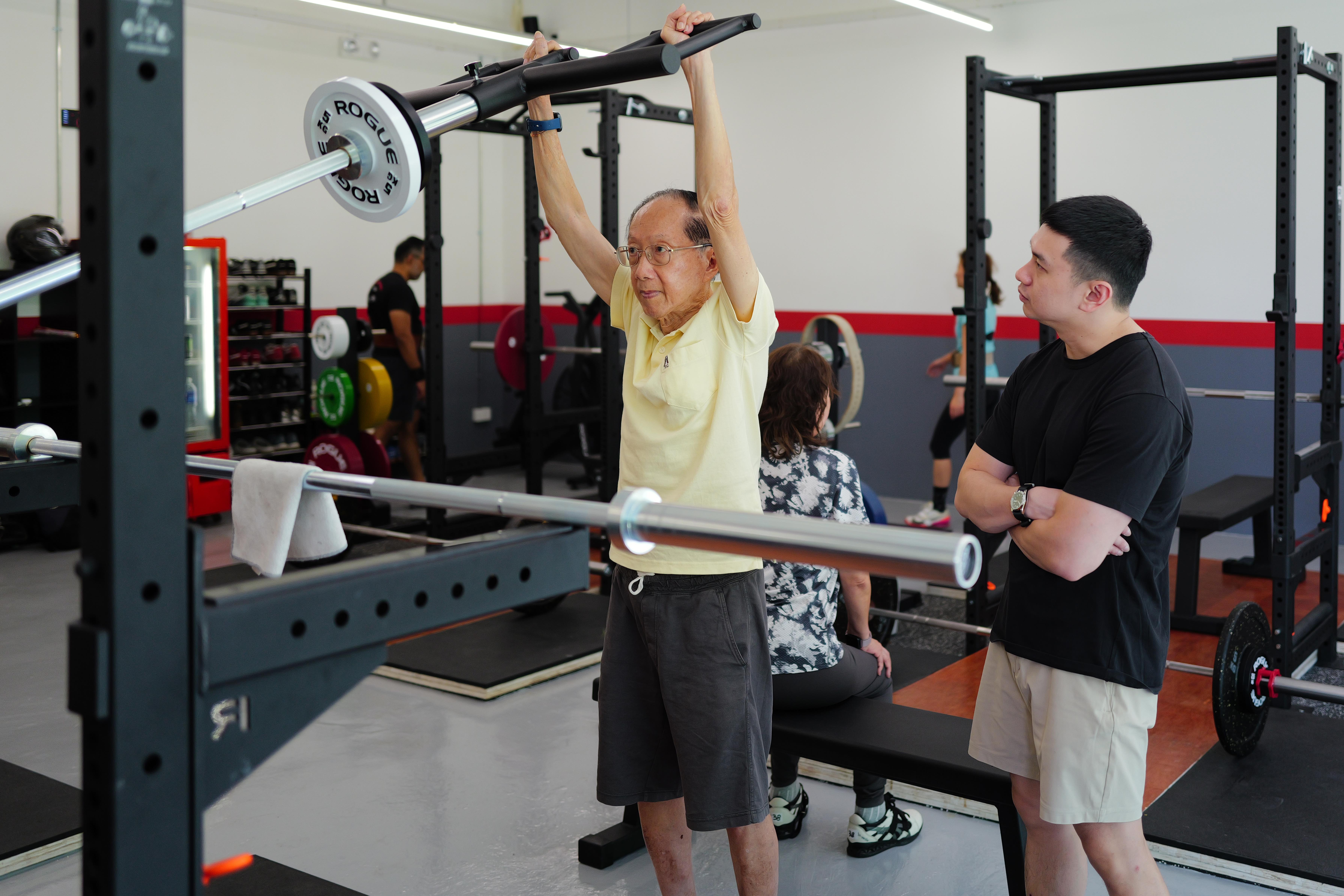 Mr Ling Viking Press strength training, barbell training, shoulder press, overhead press, osteoporosis